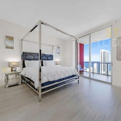Dream-Sky Top Floor Mansion | Beachwalk Penthouse