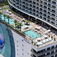 Spacious Coastal Retreat 𝙗𝙮 𝙎𝙏𝘼𝙔 𝙏𝙊𝘿𝘼𝙔 | Lyfe Resort