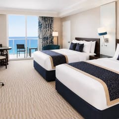 Golden Horizon | Luxury Beach Studio