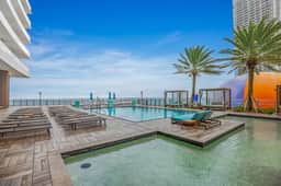 High Ceiling Condo  𝙗𝙮 𝙎𝙏𝘼𝙔-𝙏𝙊𝘿𝘼𝙔 | Lyfe resort
