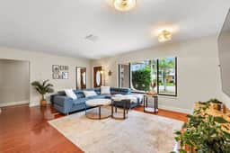 Coastal Retreat w Pool 𝙗𝙮 𝙎𝙏𝘼𝙔-𝙏𝙊𝘿𝘼𝙔 | Holly Casa