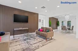 Miami Pool Retreat | Onyx Villa - Image 2