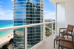 Golden Horizon | Luxury Beach Studio - Image 4