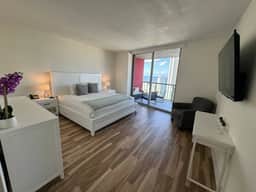 Coastal Sky Suite | 3BR/3BA, Water Views & Balcony - Image 3