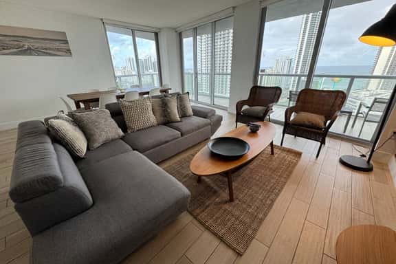 3BR Sky Suite | Ocean Views, Balcony & Pools - Image 1
