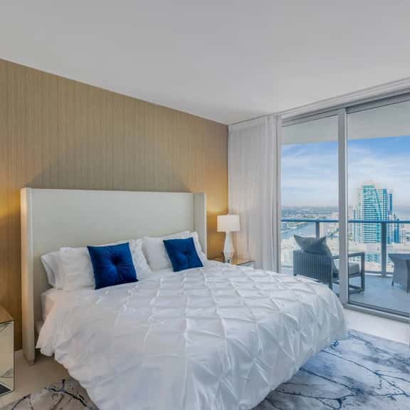 A blend of comfort and elegance, this room invites you to wake up to sweeping views and unwind with the balcony just steps away.