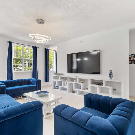 Just Minute from Beach 𝙗𝙮 𝙎𝙏𝘼𝙔-𝙏𝙊𝘿𝘼𝙔 | Bayside Townhome - Image 1