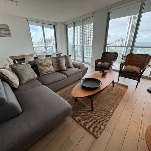 3BR Sky Suite | Ocean Views, Balcony & Pools - Image 1