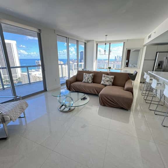 Coastal Sky Suite | 3BR/3BA, Water Views & Balcony - Image 1