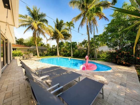 Coastal Retreat w Pool 𝙗𝙮 𝙎𝙏𝘼𝙔-𝙏𝙊𝘿𝘼𝙔 | Holly Casa
