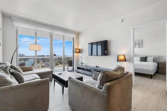 Waterfront Luxury 𝙗𝙮 𝙎𝙏𝘼𝙔-𝙏𝙊𝘿𝘼𝙔 | Beachwalk Penthouse