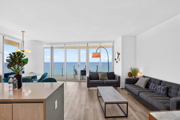 Spacious Coastal Retreat 𝙗𝙮 𝙎𝙏𝘼𝙔 𝙏𝙊𝘿𝘼𝙔 | Lyfe Resort - Image 4