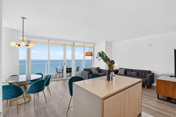 Spacious Coastal Retreat 𝙗𝙮 𝙎𝙏𝘼𝙔 𝙏𝙊𝘿𝘼𝙔 | Lyfe Resort - Image 5