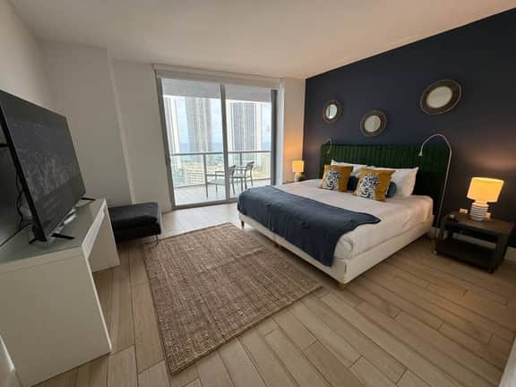3BR Sky Suite | Ocean Views, Balcony & Pools - Image 4
