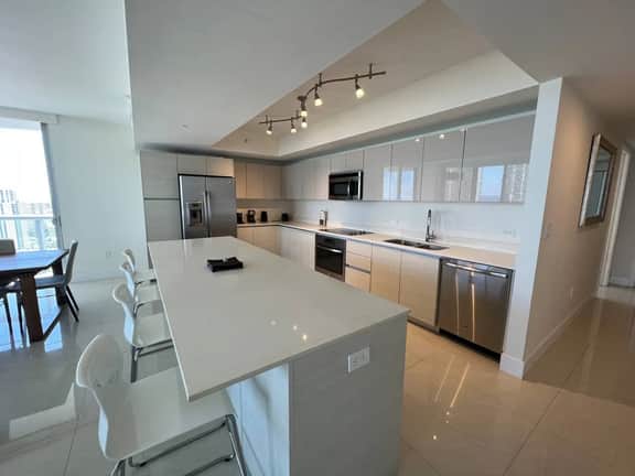 Coastal Sky Suite | 3BR/3BA, Water Views & Balcony - Image 2