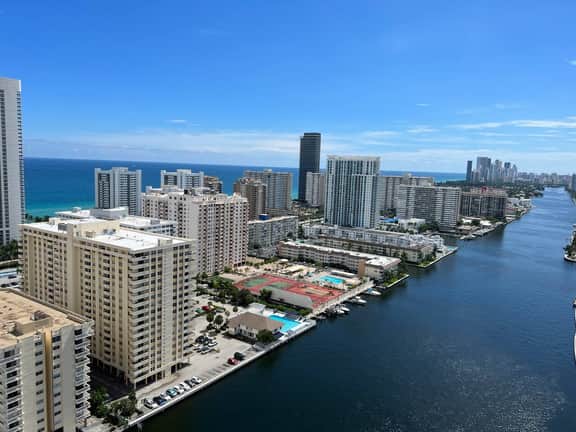 Coastal Sky Suite | 3BR/3BA, Water Views & Balcony - Image 4
