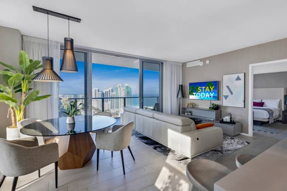 Stylish Apartment with View 𝙗𝙮 𝙎𝙏𝘼𝙔-𝙏𝙊𝘿𝘼𝙔 | Hyde Beach House