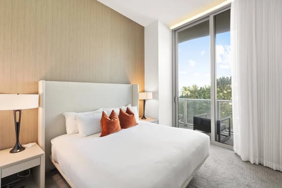 High Ceiling Condo  𝙗𝙮 𝙎𝙏𝘼𝙔-𝙏𝙊𝘿𝘼𝙔 | Lyfe resort