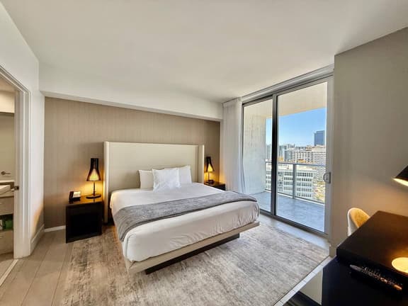 Luxury Beachside Condo 𝙗𝙮 𝙎𝙏𝘼𝙔-𝙏𝙊𝘿𝘼𝙔 | Hyde Beach House