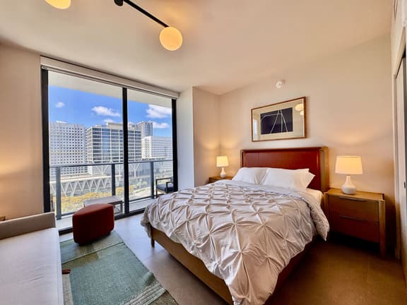 Explore Heart of Miami 𝙗𝙮 𝙎𝙏𝘼𝙔-𝙏𝙊𝘿𝘼𝙔 | Crosby Downtown