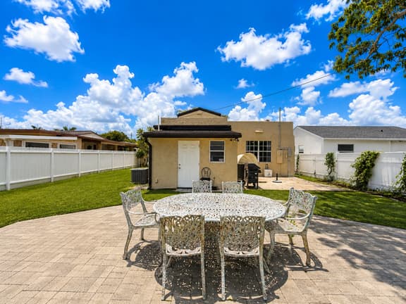 Spacious Casa 𝙗𝙮 𝙎𝙏𝘼𝙔-𝙏𝙊𝘿𝘼𝙔 | Palm Beach - Image 1